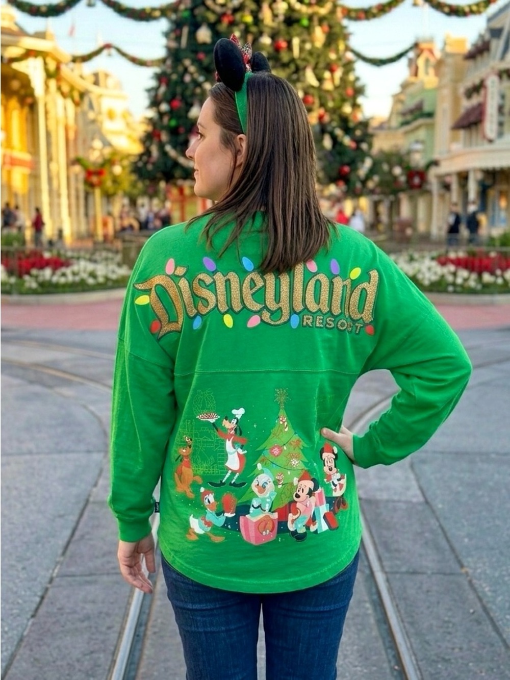 DISNEYLAND RESORT Classic Christmas Holiday Spirit Spellout Jersey - Size Medium